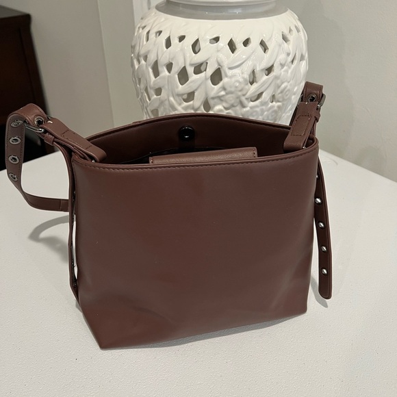 STEVE MADDEN CHOCOLATE COLORED CROSSBODY BAG - Picture 6 of 6